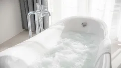 Bu İcat, Spa Salonlarını Şok Etti: Ucuz Bir Aparat Her Banyoyu Lüks Jakuziye Dönüştürüyor