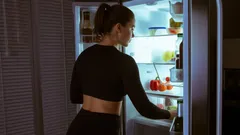 Akşam Açlığı ve Kilo Alımı: Gece Yeme İsteği Nasıl Kontrol Altına Alınır?